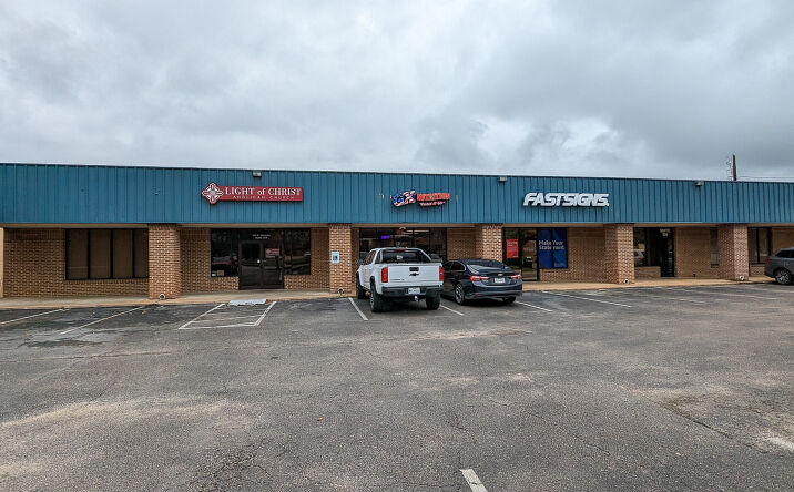 Pictures of Retail, Office property located at 505 W University Ave, Georgetown, TX 78626 for lease - image #1