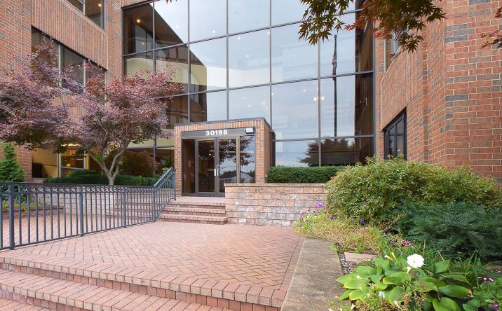 Pictures of Office property located at 30195 Chagrin Blvd, Pepper Pike, OH 44124 for lease - image #1