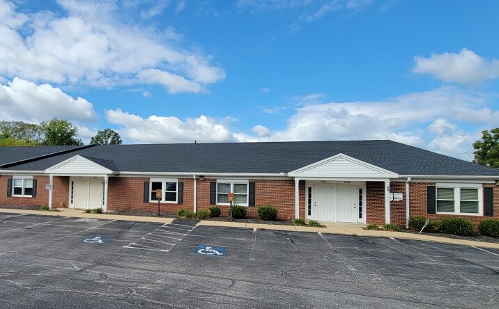 Pictures of Office, Retail property located at 4472 Darrow Rd, Stow, OH 44224 for lease - image #1