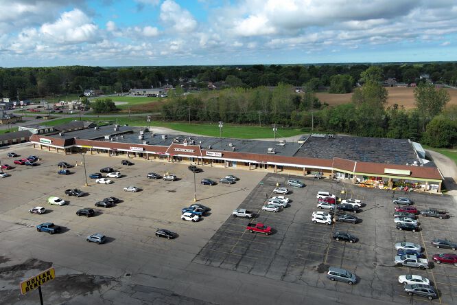 Pictures of Retail property located at 200 Portland Way N, Galion, OH 44833 for lease - image #1