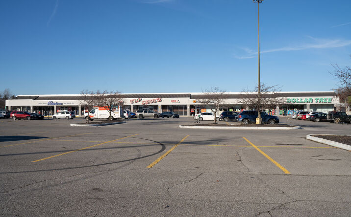 Pictures of Retail property located at 920 W Alexis Rd, Toledo, OH 43612 for lease - image #1