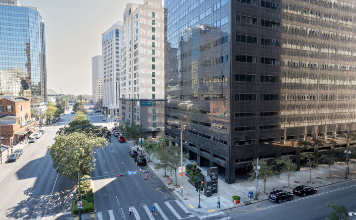Pictures of Office property located at 400 Poydras St, New Orleans, LA 70130 for lease - image #1
