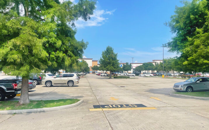 Pictures of Retail, Land, Restaurant property located at 4100 General De Gaulle Dr, New Orleans, LA 70131 for lease - image #1