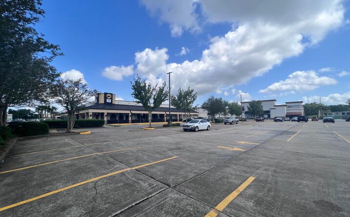 Pictures of Retail, Land, Restaurant property located at 4100 General De Gaulle Dr, New Orleans, LA 70131 for lease - image #1