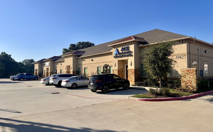 Pictures of Office property located at 19427 Champion Forest Dr, Spring, TX 77379 for lease - image #1