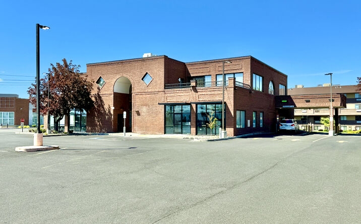Pictures of Retail, Office property located at 205 N 40th Ave, Yakima, WA 98908 for lease - image #1
