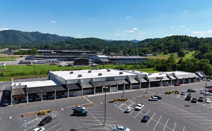 Pictures of Retail property located at 1727 US-19E, Elizabethton, TN 37643 for lease - image #1