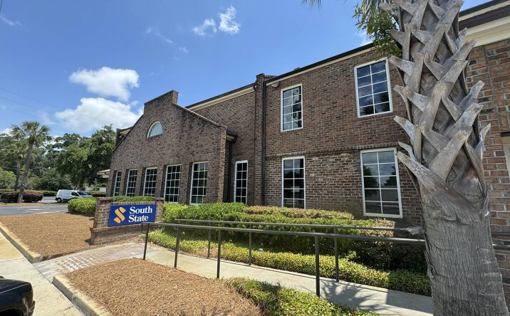 Pictures of Office property located at 1121 Boundary St, Beaufort, SC 29902 for lease - image #1