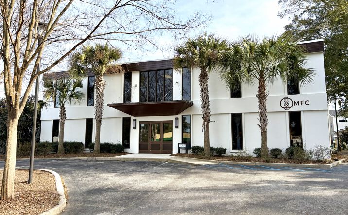 Pictures of Office property located at 409 Coleman Blvd, Mt Pleasant, SC 29464 for lease - image #1