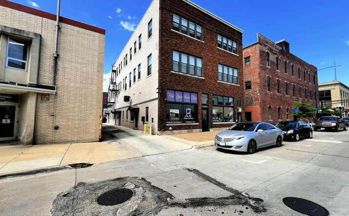 Pictures of Retail property located at 614 Mulberry St, Waterloo, IA 50703 for lease - image #1