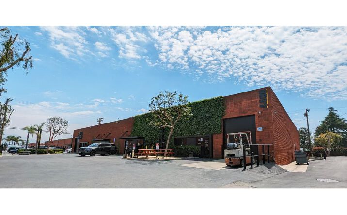 Pictures of Industrial property located at 4406 Vanowen St, Burbank, CA 91505 for lease - image #1