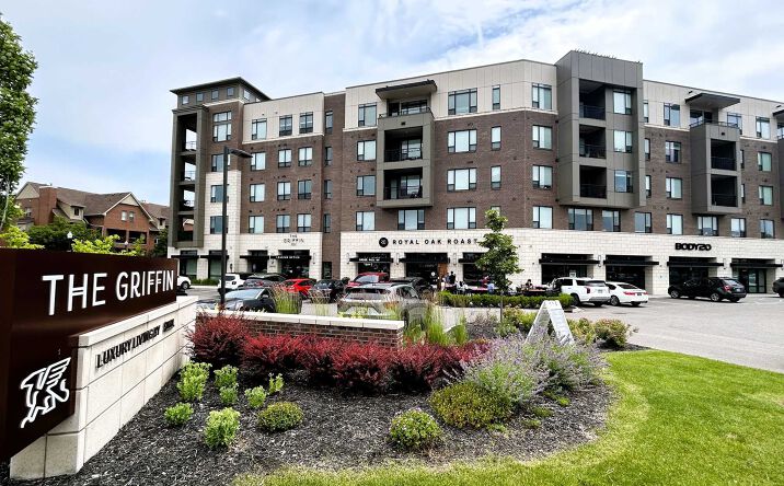 Pictures of Retail, Office, Restaurant property located at 25090 Woodward Ave, Royal Oak, MI 48067 for lease - image #1