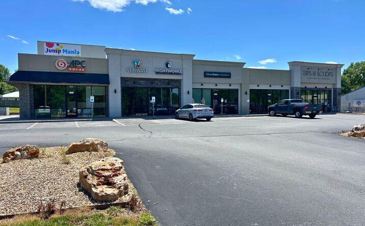 Pictures of Retail property located at 3202 W . Republic Rd, Springfield, MO 65807 for lease - image #1