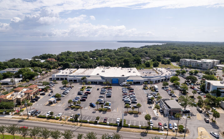 Pictures of Retail property located at 314 Gulf Breeze Pkwy, Gulf Breeze, FL 32561 for lease - image #1