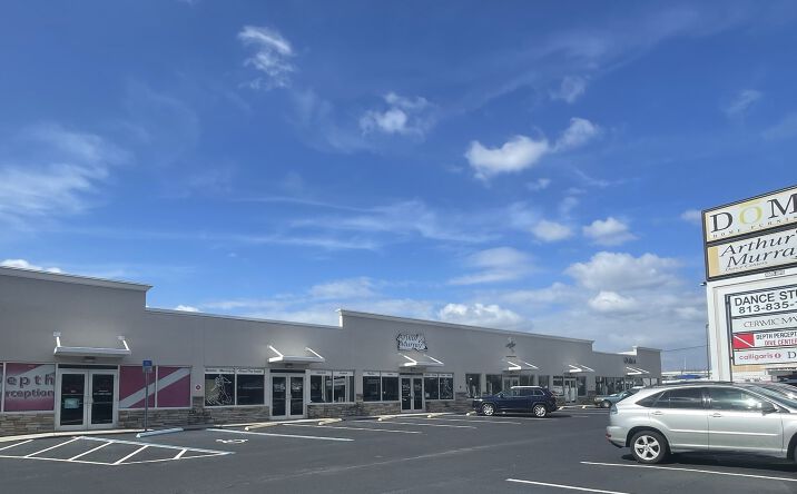Pictures of Retail property located at 4005 W Gandy Blvd, Tampa, FL 33611 for lease - image #1