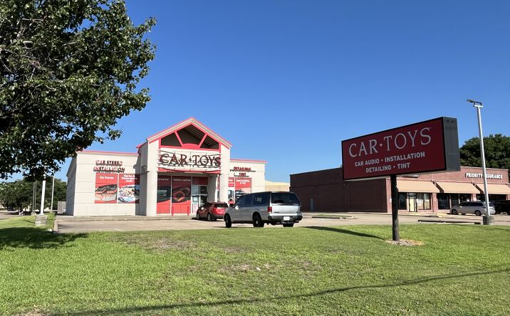 Pictures of Retail property located at 2650 Highway 6 S, Houston, TX 77082 for lease - image #1