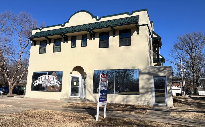 Pictures of Office property located at 1122 SW 10th St, Topeka, KS 66604 for lease - image #1