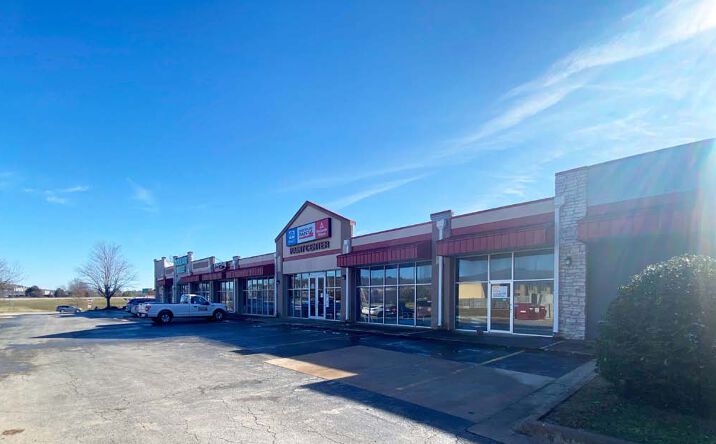 Pictures of Retail, Office property located at 2522-2630 W Martin Luther King Blvd, Fayetteville, AR 72704 for lease - image #1