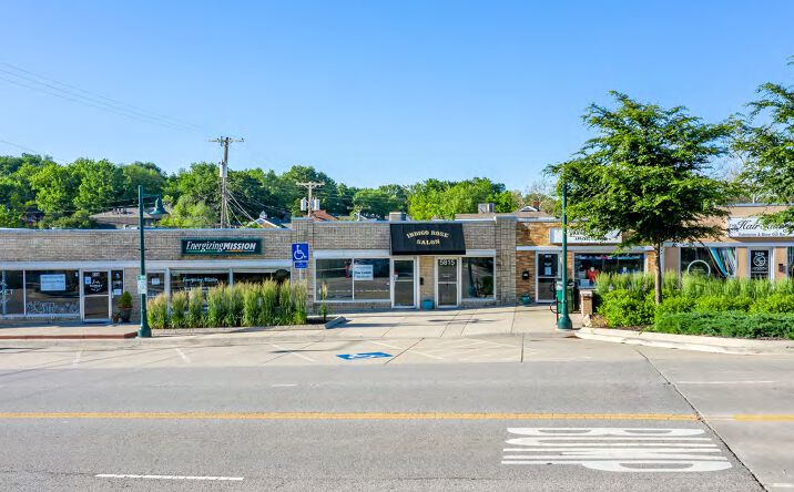 Pictures of Retail property located at 5811 Johnson Dr, Mission, KS 66202 for lease - image #1