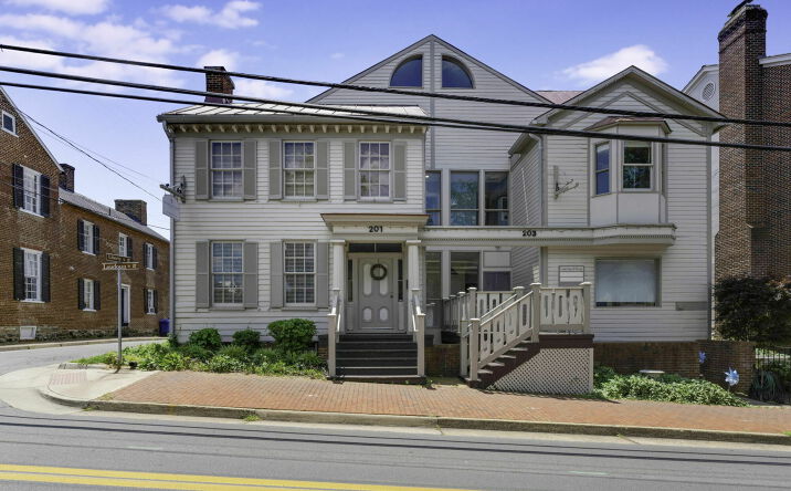 Pictures of Office property located at 201-203 Loudoun Street SW, Leesburg, VA 20175 for lease - image #1
