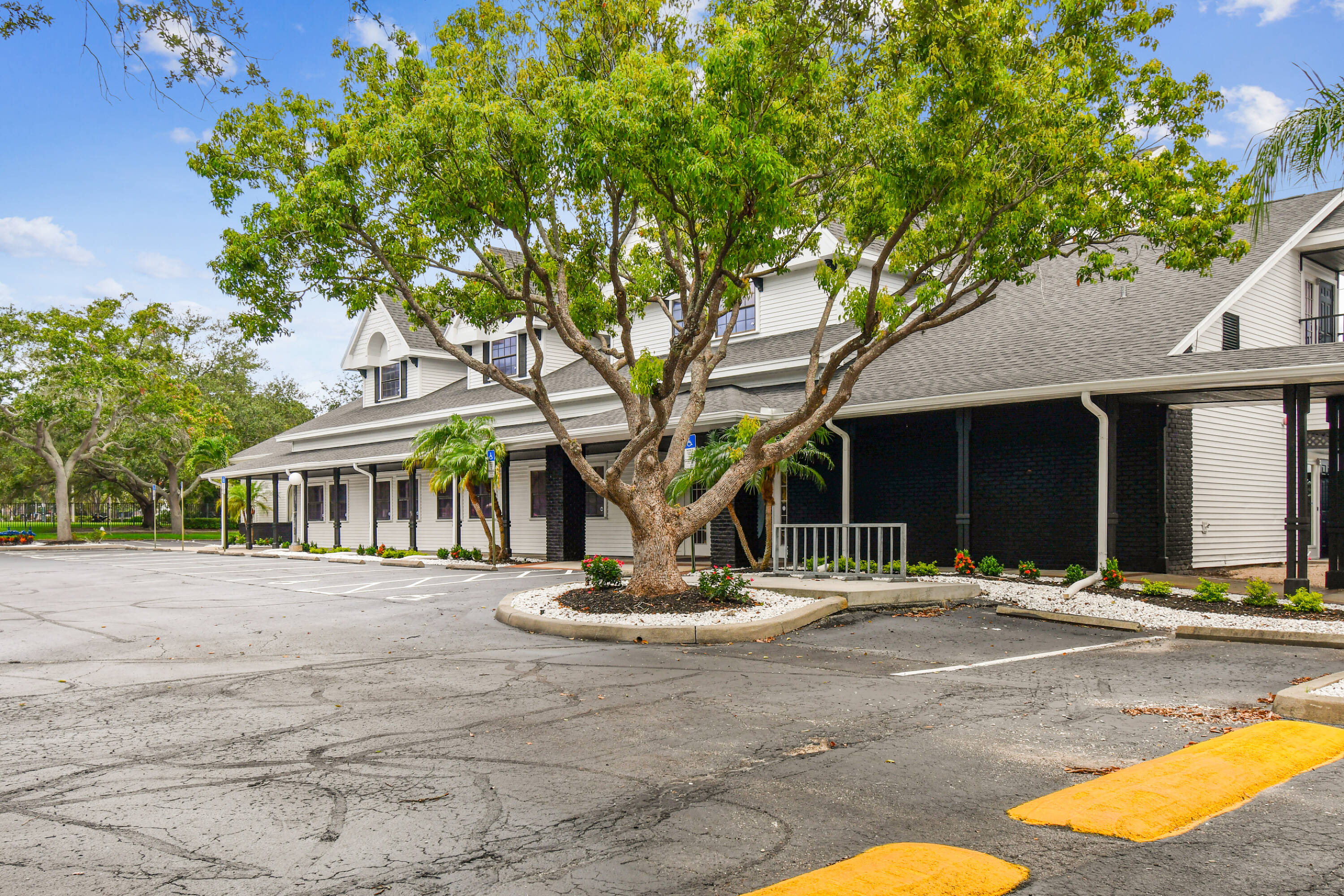 300 E Bay Dr, Largo, FL 33770 | Crexi.com