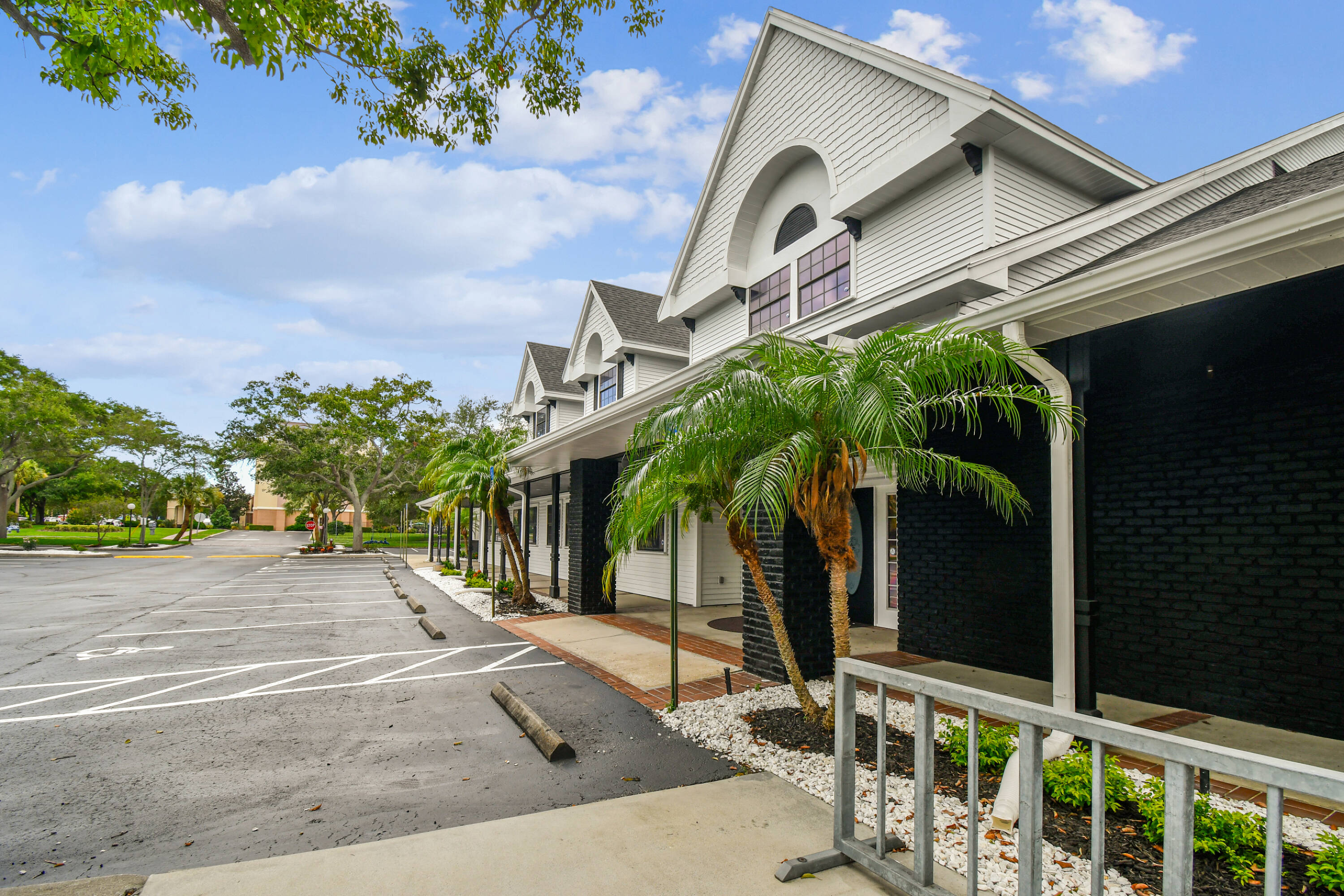 300 E Bay Dr, Largo, FL 33770 | Crexi.com