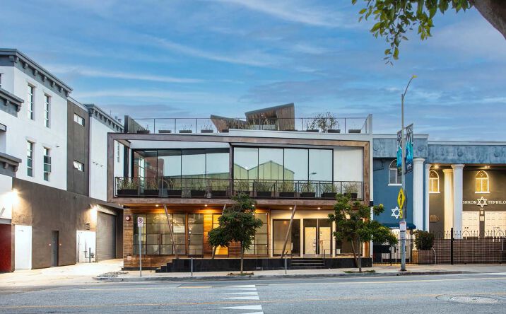 Pictures of Retail, Restaurant property located at 202 Main St, Los Angeles, CA 90291 for lease - image #1