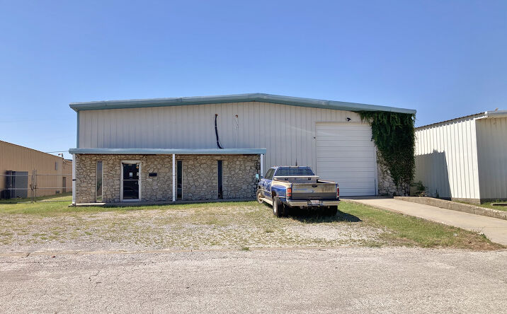 Pictures of Industrial property located at 2720 SW 13th St, Oklahoma City, OK 73108 for lease - image #1