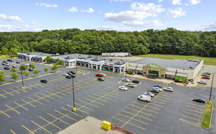 Pictures of Retail, Office, Restaurant property located at 4045 S Main St, Akron, OH 44319 for lease - image #1