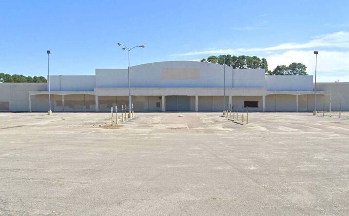 Pictures of Retail property located at 815 College Road, Wilmington, NC 28403 for lease - image #1