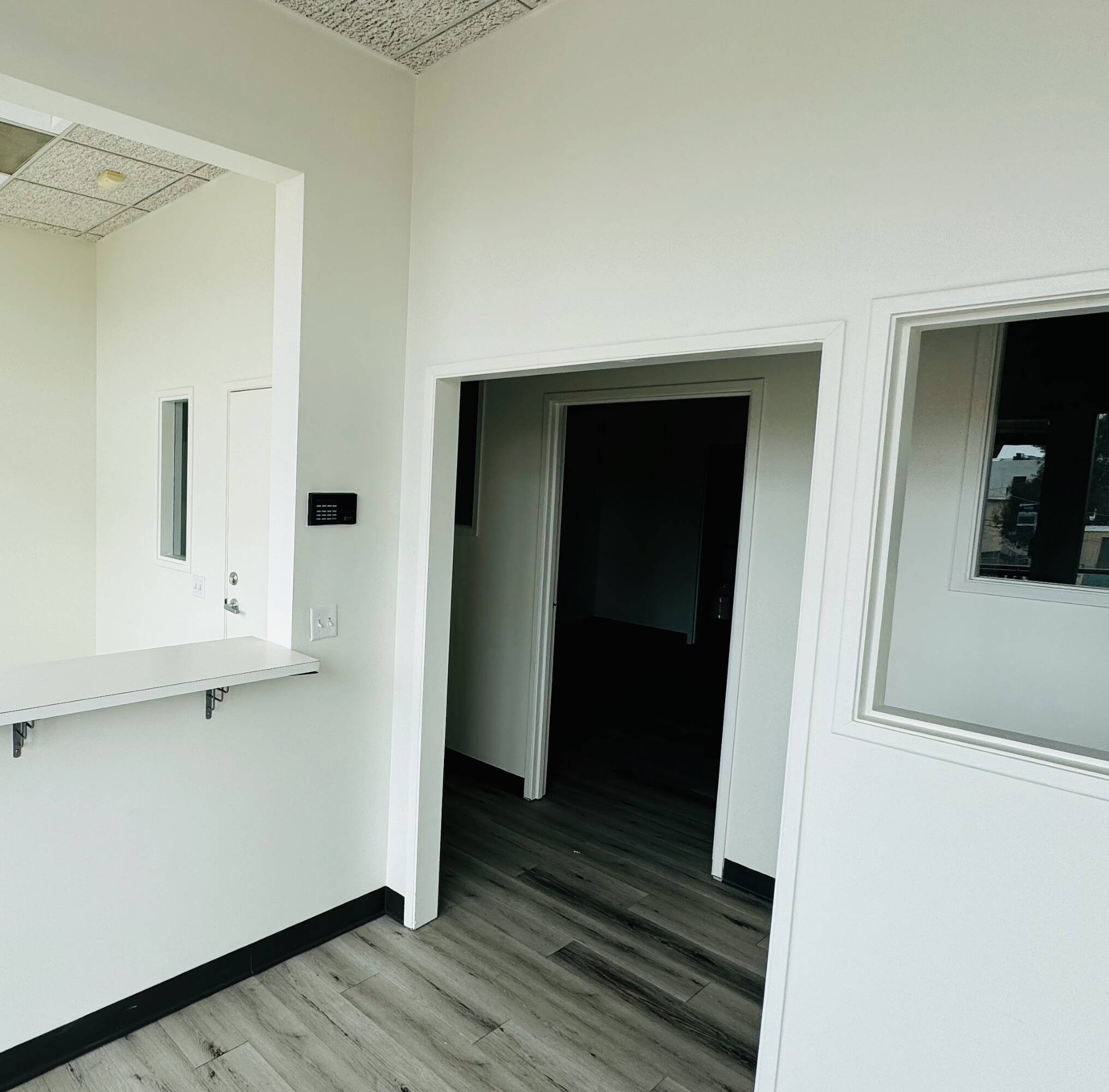 11901 Santa Monica Blvd, Los Angeles, CA 58103