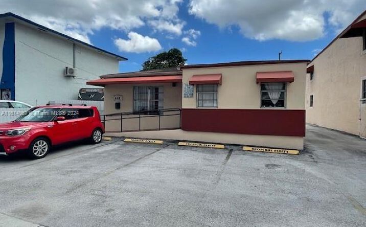 Pictures of Office property located at 448 E 9th St, Hialeah, FL 33010 for lease - image #1