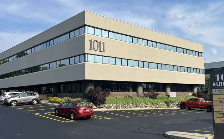 Pictures of Office property located at 1011 N Mayfair Rd, Wauwatosa, WI 53226 for lease - image #1