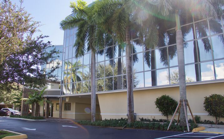 Pictures of Office, Retail property located at 900 N Federal Hwy, Boca Raton, FL 33432 for lease - image #1