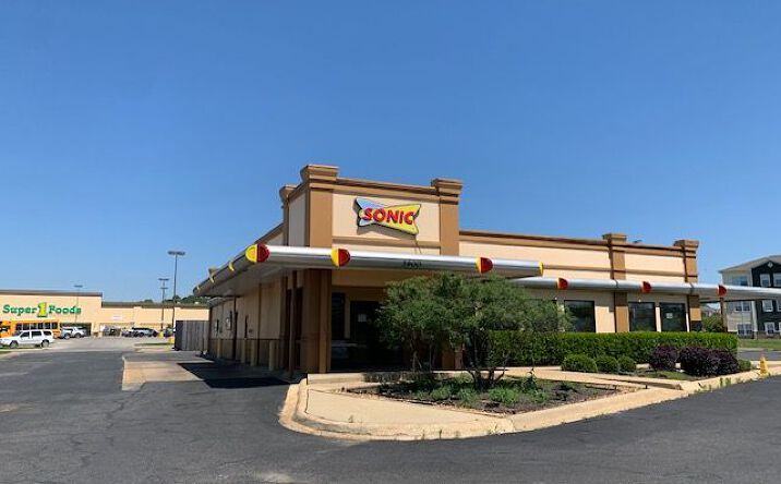 Pictures of Retail, Restaurant property located at 3900 University Pkwy, Natchitoches, LA 71457 for lease - image #1