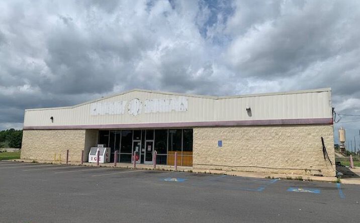 Pictures of Retail property located at 3731 W 70th St, Shreveport, LA 71108 for lease - image #1