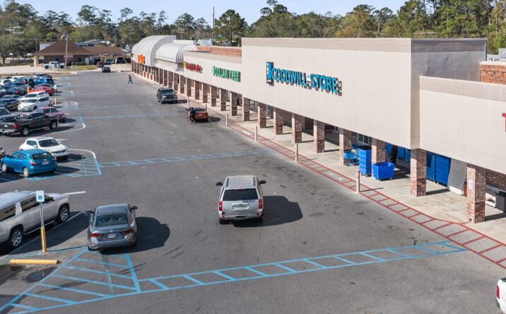 Pictures of Retail property located at 124 Gause Boulevard West, Slidell, LA 70460 for lease - image #1