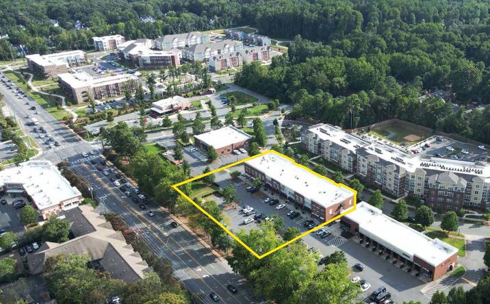 Pictures of Retail property located at 10020 Monroe Rd, Charlotte, NC 28277 for lease - image #1