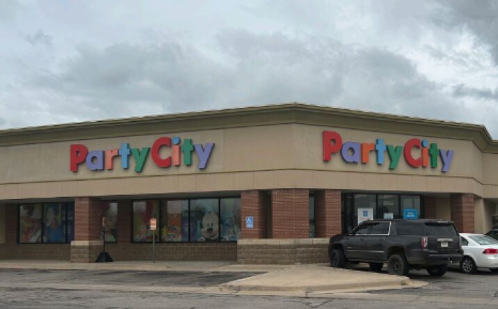 Pictures of Retail property located at 6866 W Kellogg Dr, Wichita, KS 67209 for lease - image #1