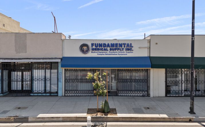Pictures of Retail property located at 7114 Reseda Blvd, Los Angeles, CA 91335 for lease - image #1
