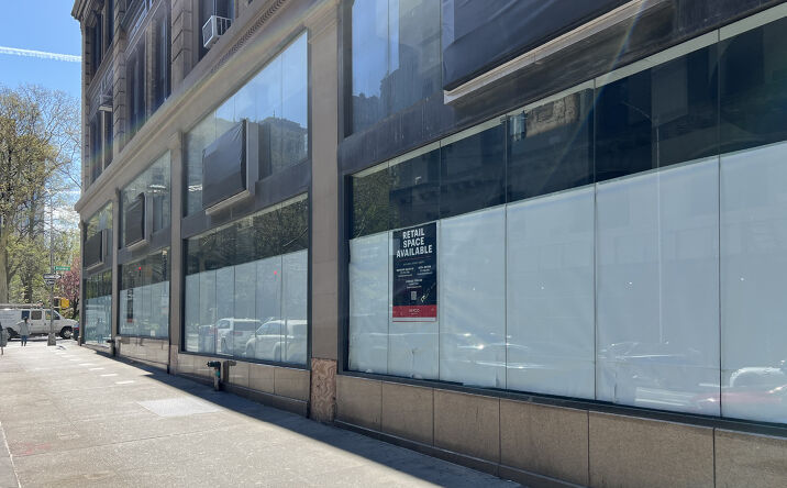 Pictures of Retail property located at 258 Broadway / 11 Warren Street, New York, NY 10007 for lease - image #1