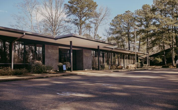 Pictures of Office property located at 2525 Lakeward Dr, Jackson, MS 39216 for lease - image #1