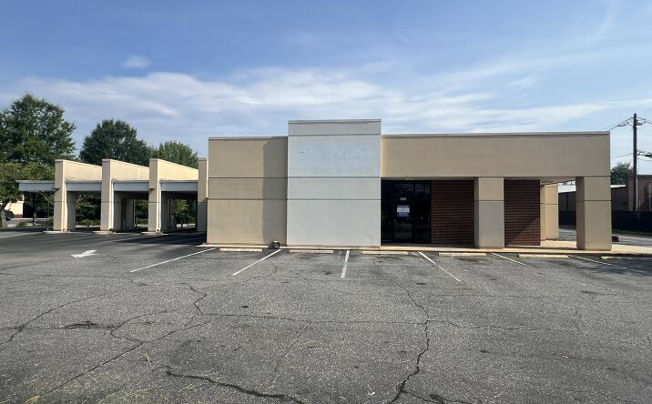 Pictures of Retail, Office property located at 2414 W Franklin Blvd, Gastonia, NC 28052 for lease - image #1