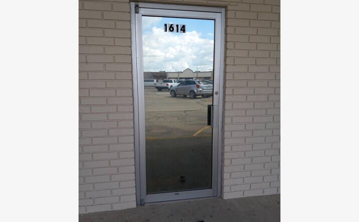 Pictures of Retail, Office, Restaurant property located at 1614 Ruth St, Sulphur, LA 70663 for lease - image #1