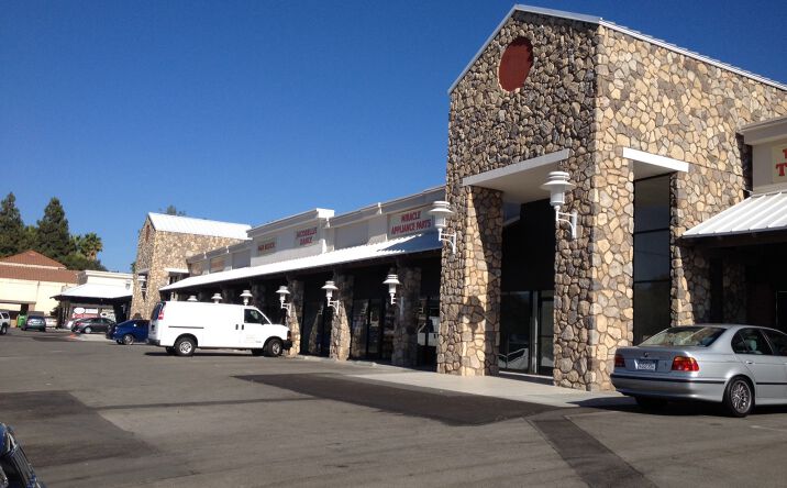 Pictures of Retail, Office property located at 650-712 E. Thousand Oaks Blvd, Thousand Oaks, CA 91360 for lease - image #1