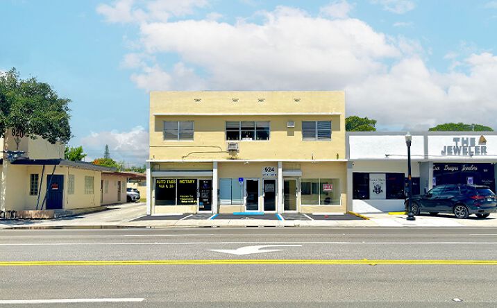 Pictures of Retail property located at 924 N Federal Hwy, Hollywood, FL 33020 for sales - image #1