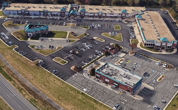Pictures of Retail property located at 23520 Overland Dr, Sterling, VA 20166 for lease - image #1