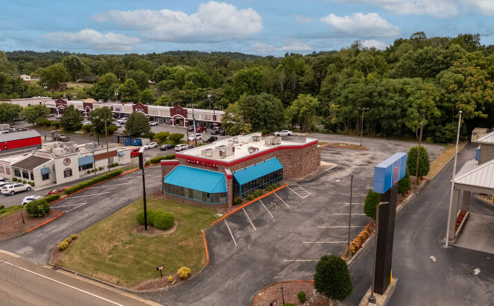 Pictures of Retail, Restaurant property located at 4250 Fort Henry Dr, Kingsport, TN 37663 for lease - image #1