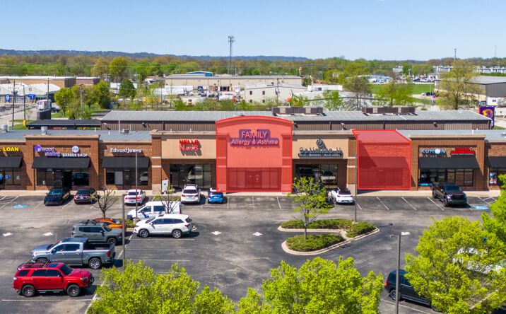 Pictures of Retail property located at 1401 Veterans Pkwy, Clarksville, IN 47129 for lease - image #1