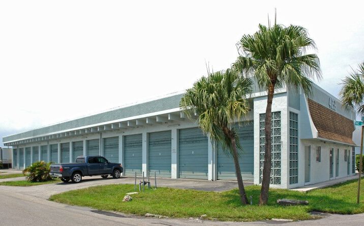 Pictures of Industrial property located at 4659 NE 12th Ter, Oakland Park, FL 33334 for lease - image #1